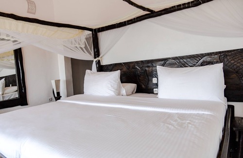 Buhongo Hotel | Cozy Room at Rushel Kivu Resort with Breakfast Included