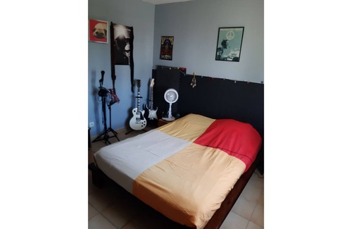 Perols Bed & Breakfast | Tranquil Villa Room with Pool Near Carnon for Relaxation