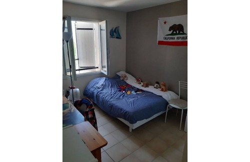 Perols Bed & Breakfast | Tranquil Villa Room with Pool Near Carnon for Relaxation