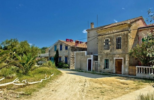 Gornje selo Bed & Breakfast | Comfortable Room in Susak with Air Conditioning and WIFI