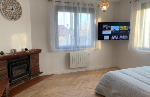Arenes Romaines - Saint-Martin-du-Touch Apartment | Cozy Room in Toulouse - Family-Friendly Comfort Awaits