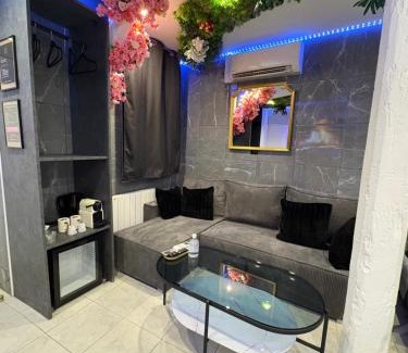 Saint-Denis Hotel | Relaxing Room & Jacuzzi Near Stade de France