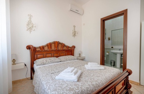 Municipio 5 Bed & Breakfast | Room 'King' with Shared Terrace, Wi-Fi and Air Conditioning