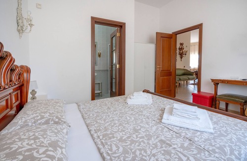 Municipio 5 Bed & Breakfast | Room 'King' with Shared Terrace, Wi-Fi and Air Conditioning