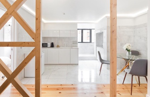 Santo Amaro House | Cozy Room Lusíadas with Kitchen and Private Bathroom