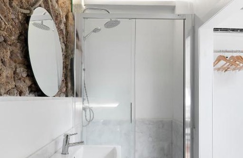 Santo Amaro House | Cozy Room Lusíadas with Kitchen and Private Bathroom