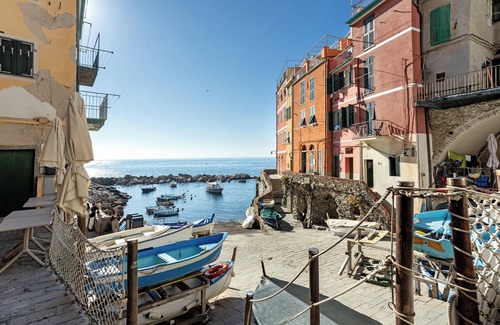 Riomaggiore Apartment | Room 'M 2' with Wi-Fi and Air Conditioning