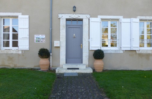 Tournecoupe House | Experience Room MAUVE at Saint Roch with Heated Pool