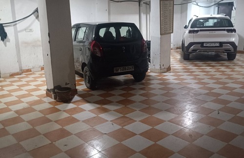Indirapuram Apartment | Convenient Room Near Sec 62 with Breakfast Included