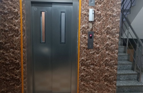 Indirapuram Apartment | Convenient Room Near Sec 62 with Breakfast Included