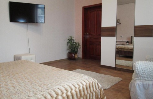 Boguchar House | Pet-Friendly Retreat on Kotova Street - Rated 10/10!