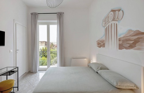 Pagani Bed & Breakfast | Room 'Pompei' with Shared Terrace, Wi-Fi and Air Conditioning