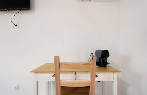 Coimbra Apartment | Room 'Quarto 2 Piso Superior - Quinta Df' with Mountain View, Wi-Fi and Air Conditioning