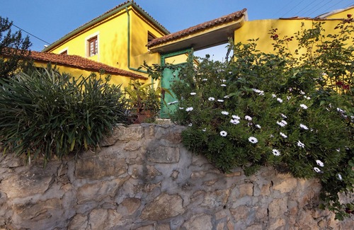 Coimbra Apartment | Room 'Quarto 2 Piso Superior - Quinta Df' with Mountain View, Wi-Fi and Air Conditioning