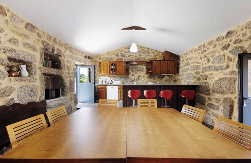 Rossas Apartment | Room 'Quarto 7' with Mountain View, Wi-Fi and Air Conditioning