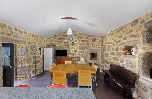 Rossas Apartment | Room 'Quarto 7' with Mountain View, Wi-Fi and Air Conditioning