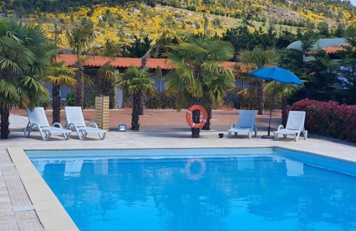Armamar Apartment | Room 'Quarto 8 - Gojim Casa Rural' with Mountain View, Shared Pool and Wi-Fi