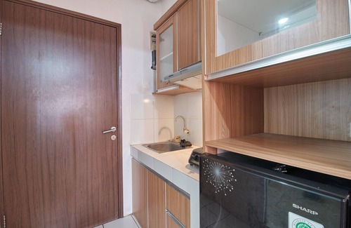 Gunung Putri Apartment | Cozy Room Rendi @ Gunung Putri Square with Pool & Breakfast
