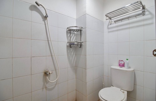 Gunung Putri Apartment | Cozy Room Rendi @ Gunung Putri Square with Pool & Breakfast