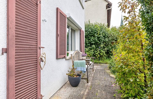 Ebingen Apartment | Room 'Schönes Zimmer Mit Eigenem Bad' with terrace and Wi-Fi