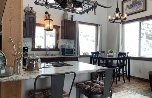Gardiner Cabin | Inviting Stay Overlooking YNP, Steps from Hot Springs