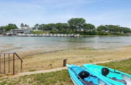 Buzzards Bay House | Room to rent in Onset village. Steps to the beach, restaurants and shopping.