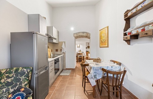 Scano di Montiferro Apartment | Room 'Urania' with Shared Terrace, Wi-Fi and Air Conditioning