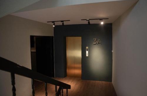 Pegawai Hotel | Room V Jalan Sultanah By SECOM