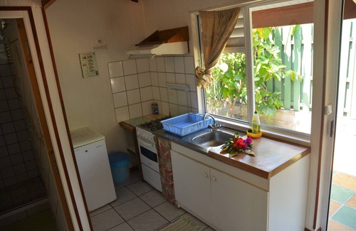 Pihaena House | Room Vaihere 4 pax beach access air-conditioned kitchen bathroom, free breakfast