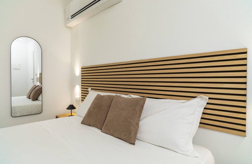 Viagrande Bed & Breakfast | Room 'Varanni' with Private Terrace, Wi-Fi and Air Conditioning