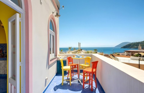 Lipari Historic Centre Apartment | Room 'Verde' with Shared Terrace, Wi-Fi and Air Conditioning