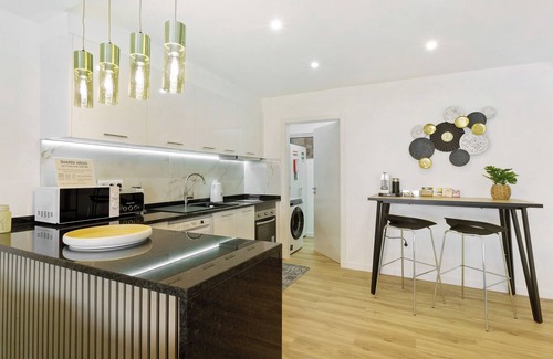 Gaula Apartment | Room 'View Suite' with Mountain View, Wi-Fi and Air Conditioning
