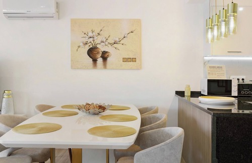 Gaula Apartment | Room 'View Suite' with Mountain View, Wi-Fi and Air Conditioning