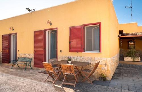 San Foca Apartment | Room 'Villa Nike - 2' with Shared Pool, Wi-Fi and Air Conditioning