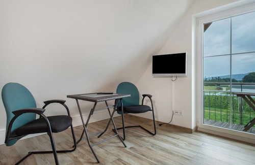 Waggershausen Apartment | Room 'Waldzimmer' with Shared Terrace, Shared Garden and Wi-Fi