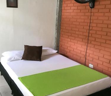 Pereira House | Cozy Room with 2 Double Beds - Family & Pet Friendly Stay