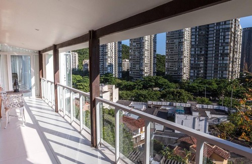 Sao Conrado House | Cozy Room with Ocean View & Spa Access for Relaxing Stays