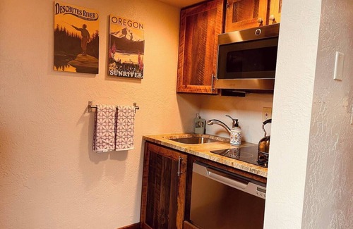 Sunriver Condo | Room With a View Condo: Top-Rated Stay with SHARC Passes