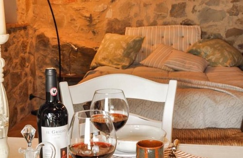 Tortigliano Bed & Breakfast | Scenic Room with a View in Anghiari, Tuscany