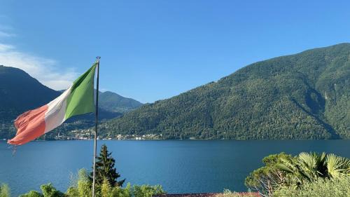 Cressogno House | Scenic Room with a View and Relaxing Hot Tub Awaits