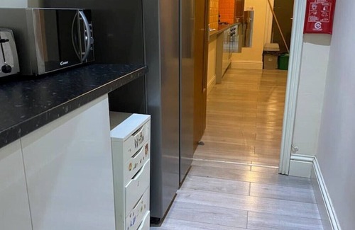Manchester House | Comfortable Room with En-Suite Bathroom for Savvy Travelers