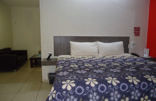 San Lorenzo Cacaotepec Apartment | Indulgent Room with Jacuzzi and King Size Bed Awaiting You