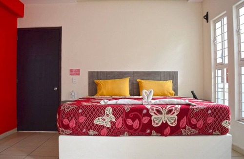 San Lorenzo Cacaotepec Apartment | Indulgent Room with Jacuzzi and King Size Bed Awaiting You