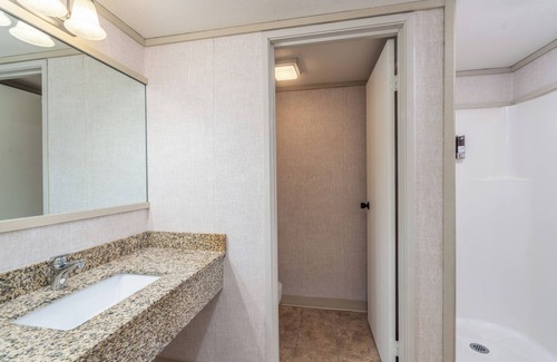 Telluride Hotel | Budget-Friendly Room with Kitchenette and Pet Amenities
