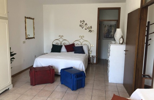 Urbino Bed & Breakfast | Relaxing Room with Pool Near City and Countryside Escape