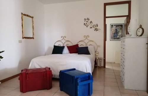 Urbino Bed & Breakfast | Relaxing Room with Pool Near City and Countryside Escape