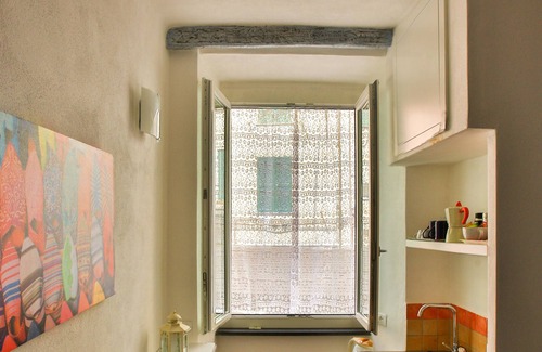 Riomaggiore House | Prime Room with Private Bath in Riomaggiore, Cinque Terre