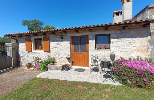 Kanfanar House | Top-Rated Room Zonti: Guest Rated 10/10 Stay Awaits