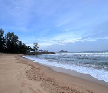 Kampung Sura Masjid House | Discover RoomAh Sura Damai - Family-Friendly Retreat
