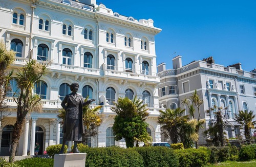 Plymouth Apartment | Cozy RoomApart No 3 Studio with Ocean View & Kitchen